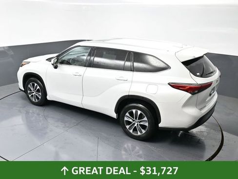 Used 2023 Toyota Highlander XLE FWD image 44
