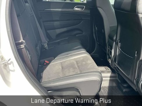 Used 2022 Jeep Grand Cherokee Laredo X AWD/4WD image 23