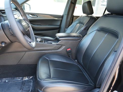 Used 2024 Jeep Grand Cherokee L Limited w/ Luxury Tech Group II AWD/4WD image 17