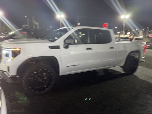 Used 2024 GMC Sierra 1500 Pro w/ Pro Value Package image 2