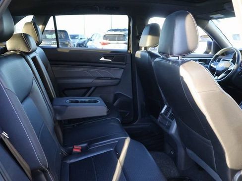 Used 2022 Volkswagen Atlas Cross Sport SEL R-Line AWD/4WD image 11