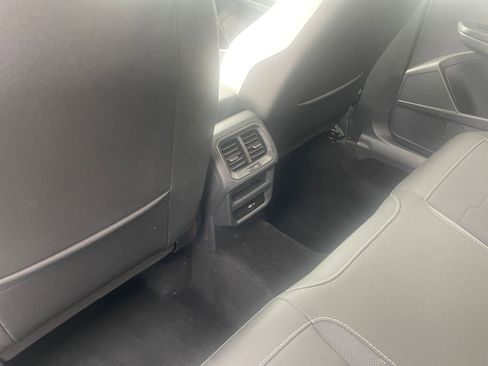 Used 2025 Volkswagen Taos SE image 24