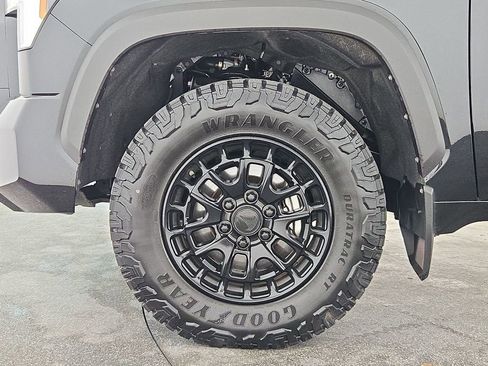 Used 2025 Toyota Tundra SR5 AWD/4WD image 38
