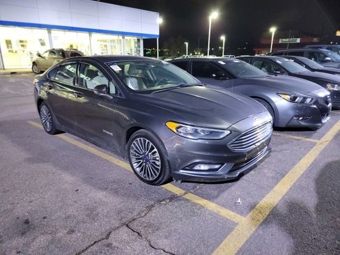 Used 2018 Ford Fusion Titanium image 3