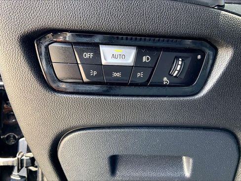 Used 2021 BMW 330i Sedan w/ Convenience Package RWD image 33