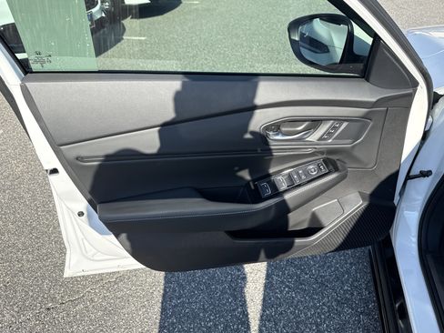 Used 2025 Honda Accord Touring image 14