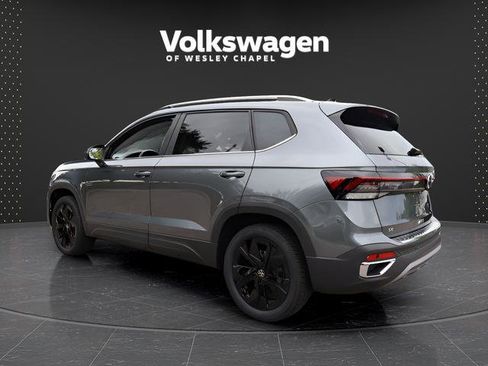 Certified 2025 Volkswagen Taos SE FWD image 5