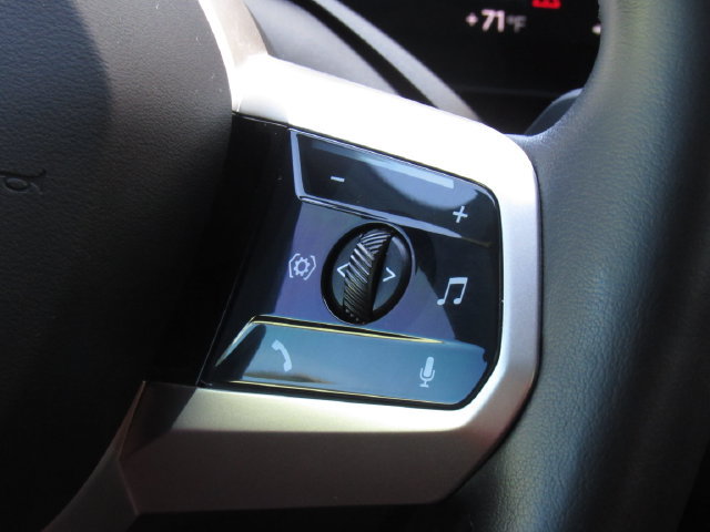 Used 2022 BMW iX xDrive50 w/ Sport Package AWD/4WD image 27