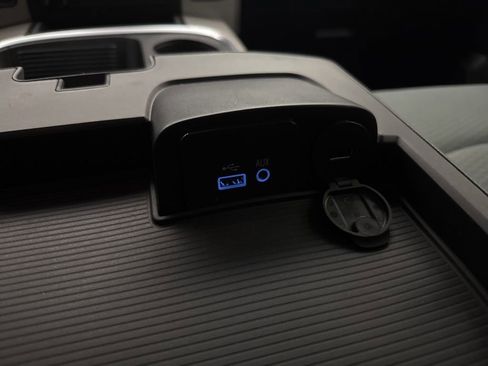 Used 2018 RAM 3500 Tradesman w/ Chrome Appearance Group image 25