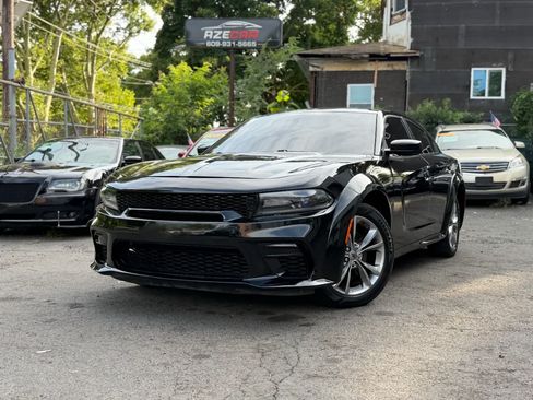 Used 2020 Dodge Charger SXT AWD/4WD image 3