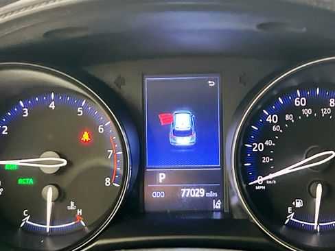 Used 2019 Toyota C-HR XLE FWD image 23