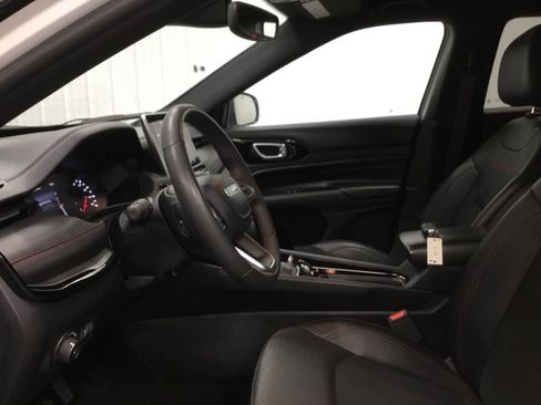 Used 2024 Jeep Compass Trailhawk AWD/4WD image 5