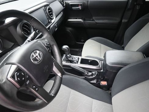 Used 2021 Toyota Tacoma TRD Sport image 20