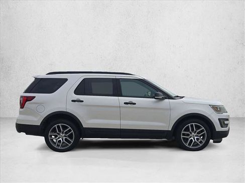 Used 2016 Ford Explorer Sport w/ Equipment Group 401A AWD/4WD image 4