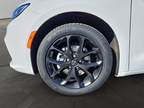 New 2026 Chrysler Pacifica Select w/ S Appearance Package image 14