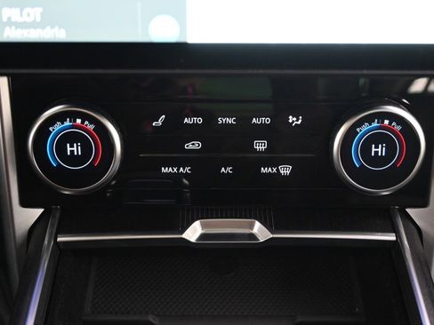 Used 2023 Land Rover Range Rover First Edition image 36