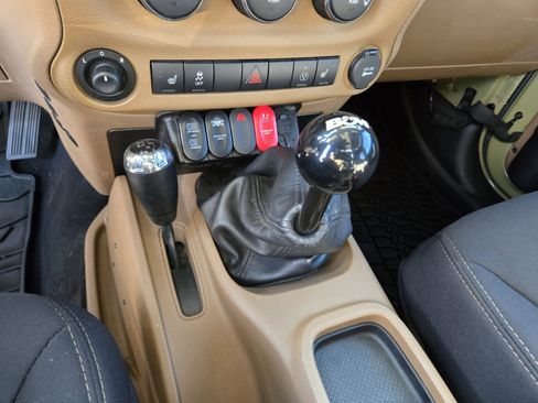 Used 2013 Jeep Wrangler Unlimited Rubicon w/ Dual Top Group image 21