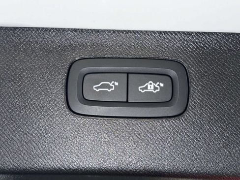 Used 2025 Volvo XC90 B6 Ultra AWD/4WD image 18