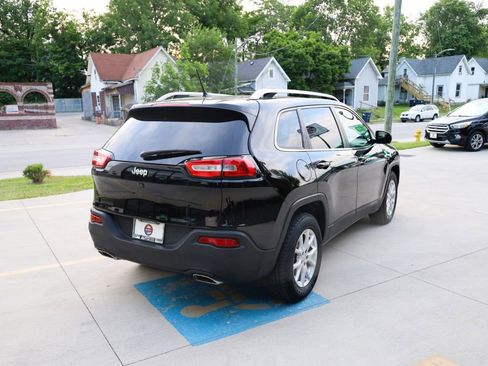 Used 2017 Jeep Cherokee Latitude w/ True North Edition image 7