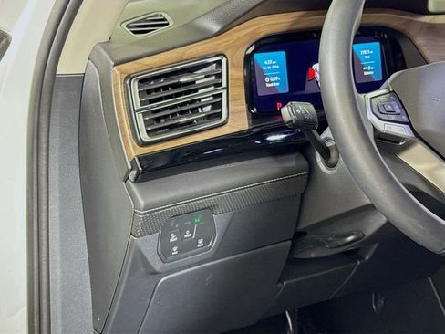 Used 2025 Volkswagen Atlas SE FWD image 8