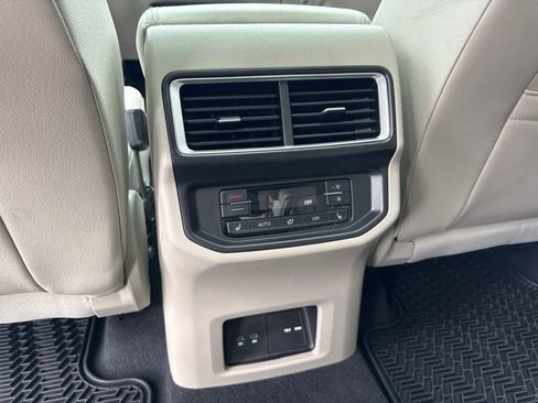 Certified 2025 Volkswagen Atlas SEL Premium R-Line AWD/4WD image 17