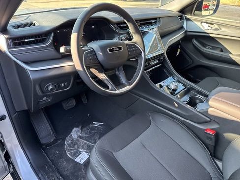 New 2025 Jeep Grand Cherokee L Laredo image 15