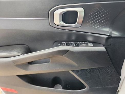Used 2023 Kia Sorento S image 25