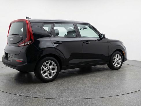 Used 2025 Kia Soul LX w/ LX Technology Package FWD image 9