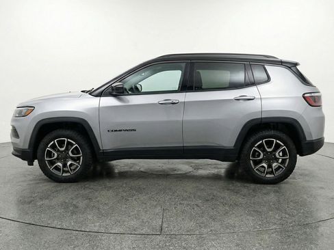 Used 2025 Jeep Compass Trailhawk AWD/4WD image 5