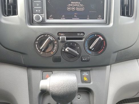 Used 2020 Nissan NV200 S image 22