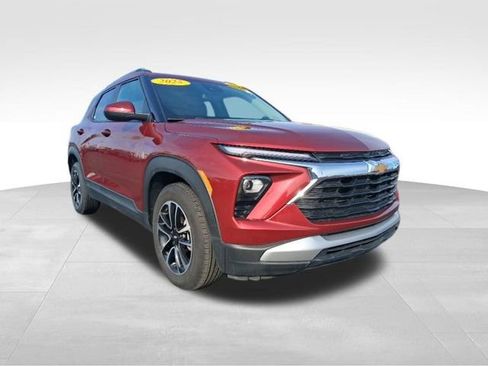 Used 2025 Chevrolet TrailBlazer LT image 4