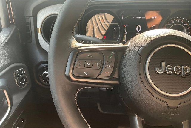 Used 2025 Jeep Gladiator Sport AWD/4WD image 15