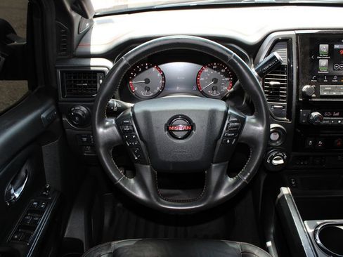 Used 2021 Nissan Titan PRO-4X w/ Pro-4x Convenience Package AWD/4WD image 9