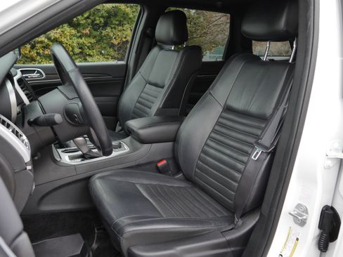 Used 2018 Jeep Grand Cherokee Limited image 36