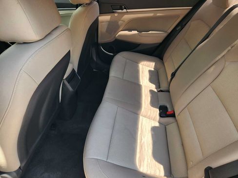 Used 2017 Hyundai Elantra SE FWD image 29