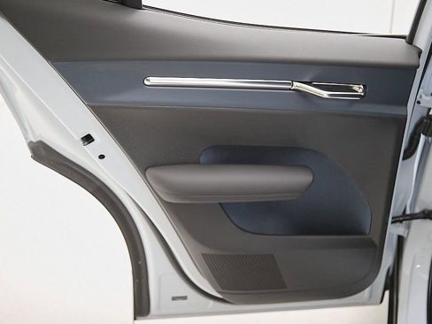 Certified 2025 Volvo EX30 Ultra w/ Climate Package image 19