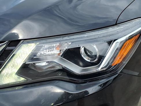 Used 2018 Nissan Pathfinder SV FWD image 11