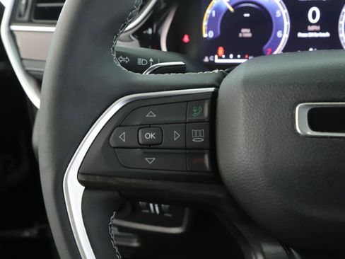 Used 2023 Jeep Grand Cherokee Limited AWD/4WD image 11