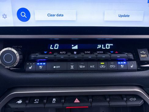 Used 2025 Toyota Tundra Limited image 24