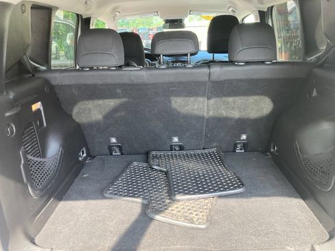 Used 2019 Jeep Renegade Latitude w/ Cold Weather Group AWD/4WD image 27