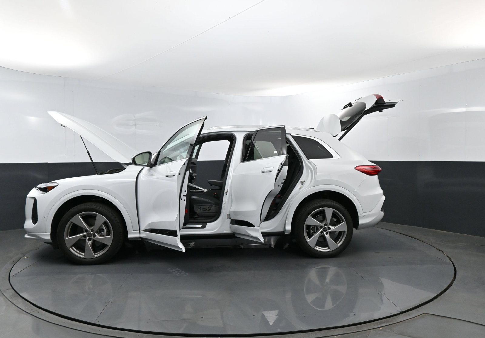 Used 2025 Audi Q5 Premium Plus w/ Premium Plus AWD/4WD image 28