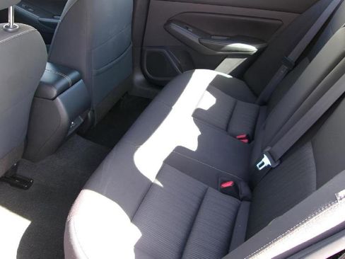 Used 2024 Nissan Altima 2.5 SV FWD image 9