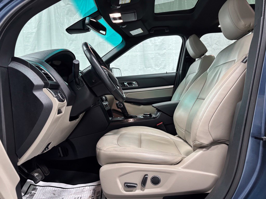 Used 2018 Ford Explorer XLT w/ Equipment Group 202A AWD/4WD image 13