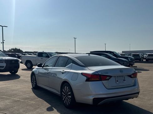 Certified 2023 Nissan Altima 2.5 SV FWD image 16