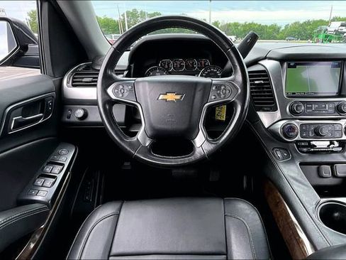 Used 2018 Chevrolet Suburban LT RWD image 8