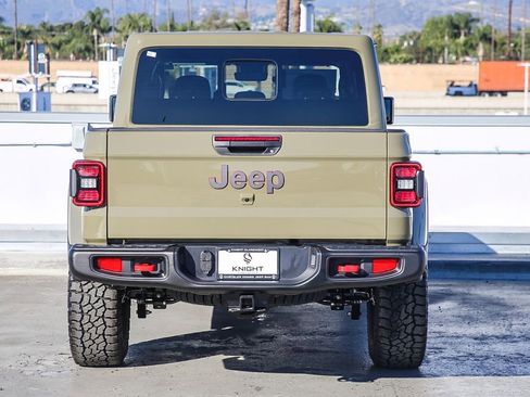 New 2025 Jeep Gladiator Rubicon w/ Convenience Group image 8