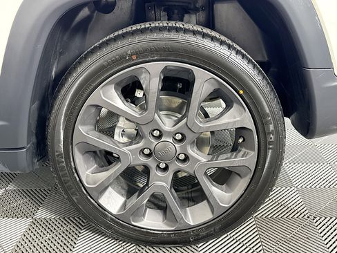 Used 2021 Jeep Compass Latitude image 36