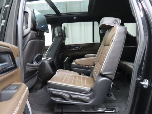 Used 2025 GMC Yukon XL Denali Ultimate image 10