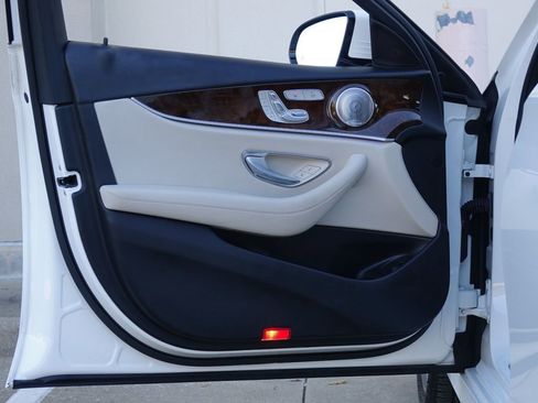 Used 2017 Mercedes-Benz E 300 4MATIC image 36