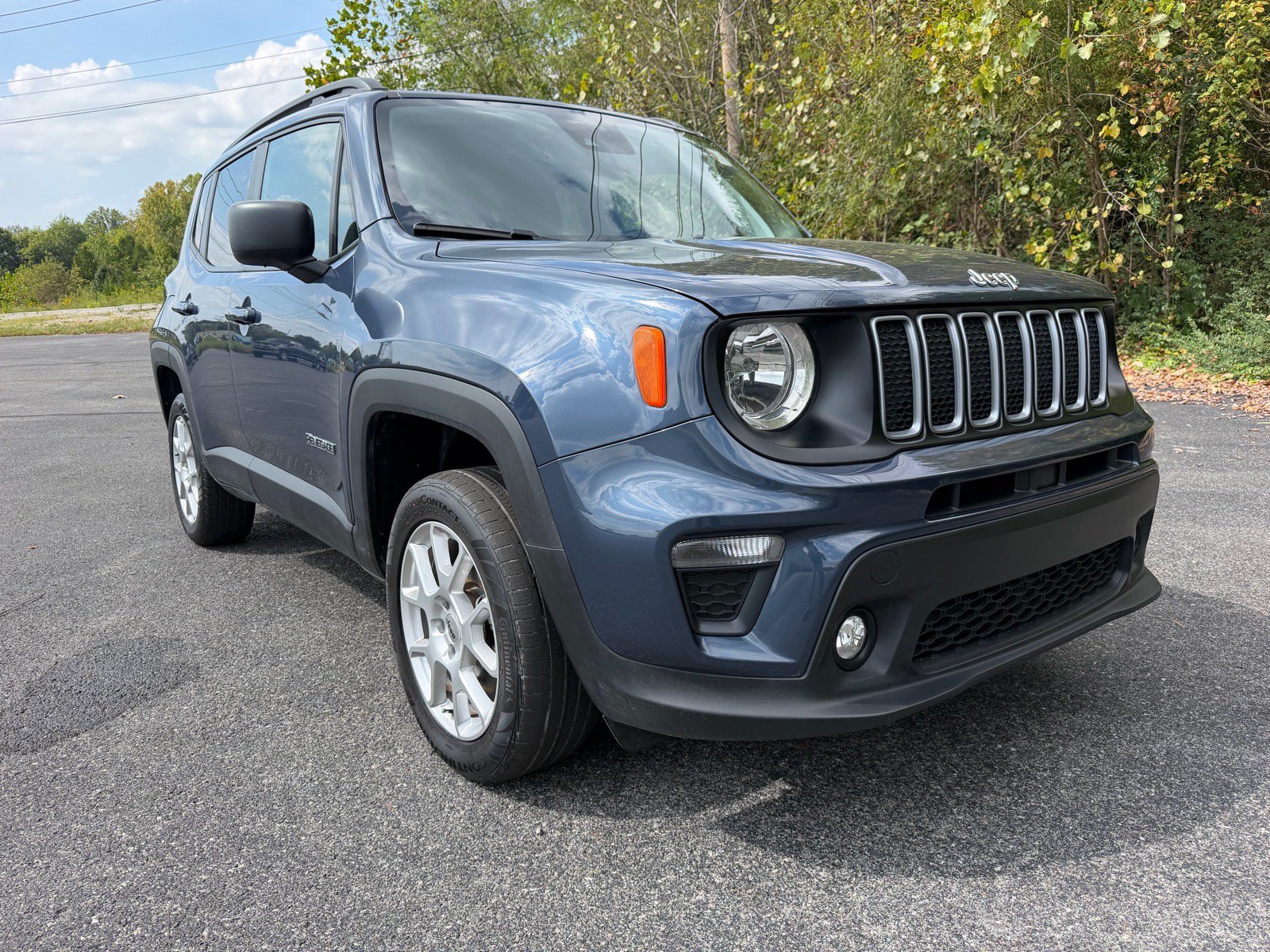 Used 2022 Jeep Renegade Latitude w/ Convenience Group AWD/4WD image 3